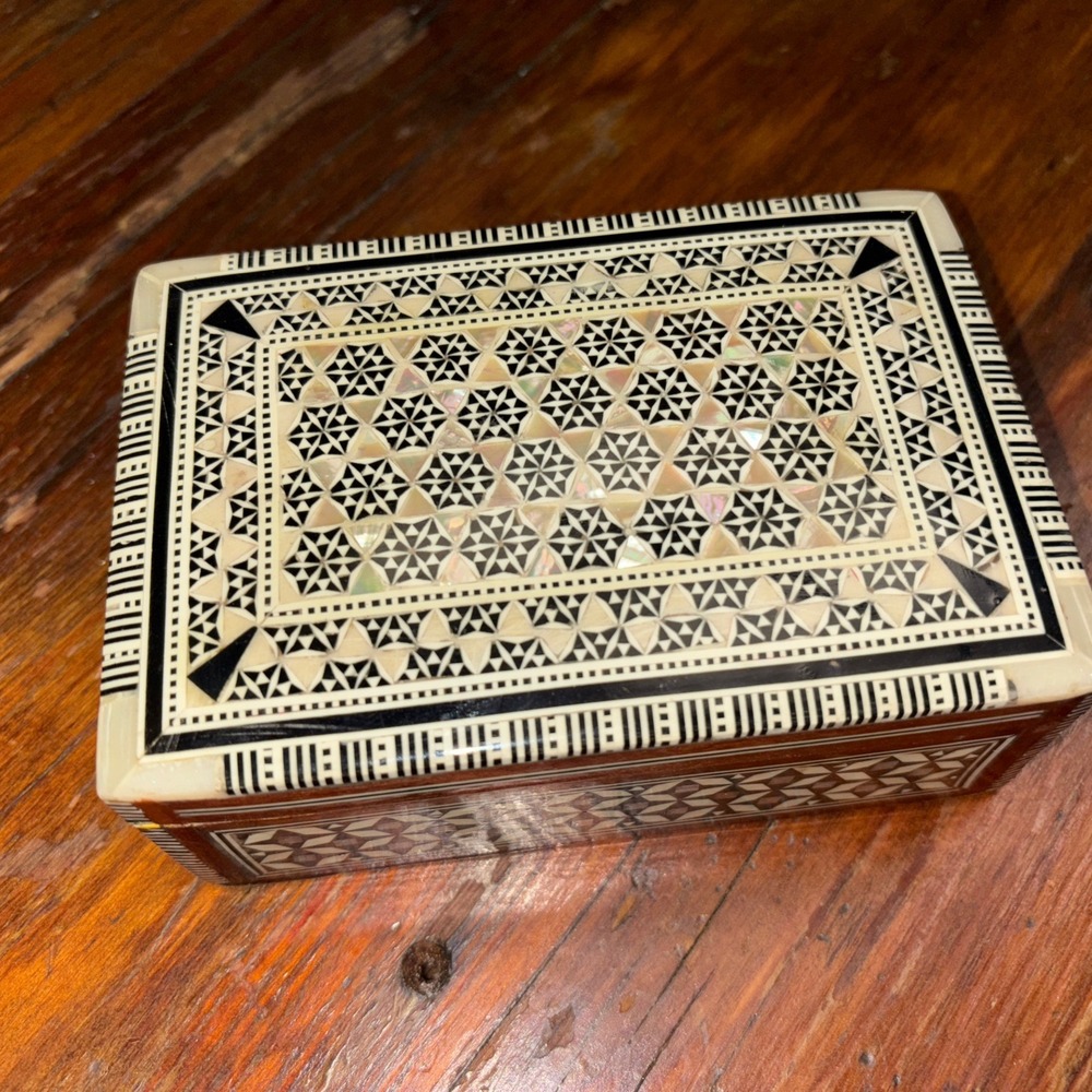 Handcrafted Egyptian Wood Jewelry/decor Box Mother of Pearl Inlay 5.5" x 3.75"
